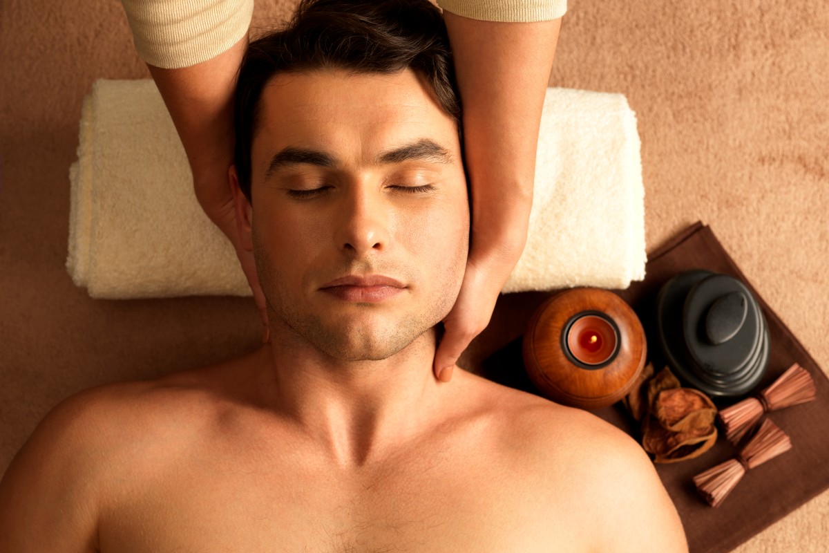 masseur-doing-neck-massage-man-spa-salon (1)